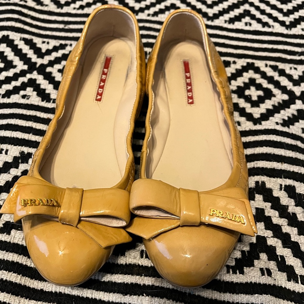 EUC Patent leather Prada bow flats